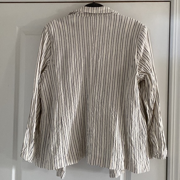 Linen Blazer - Picture 5 of 6